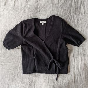 Tie textured black top